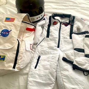 JR ASTRONAUT SUIT WITH HELMET AND BOOKBAG